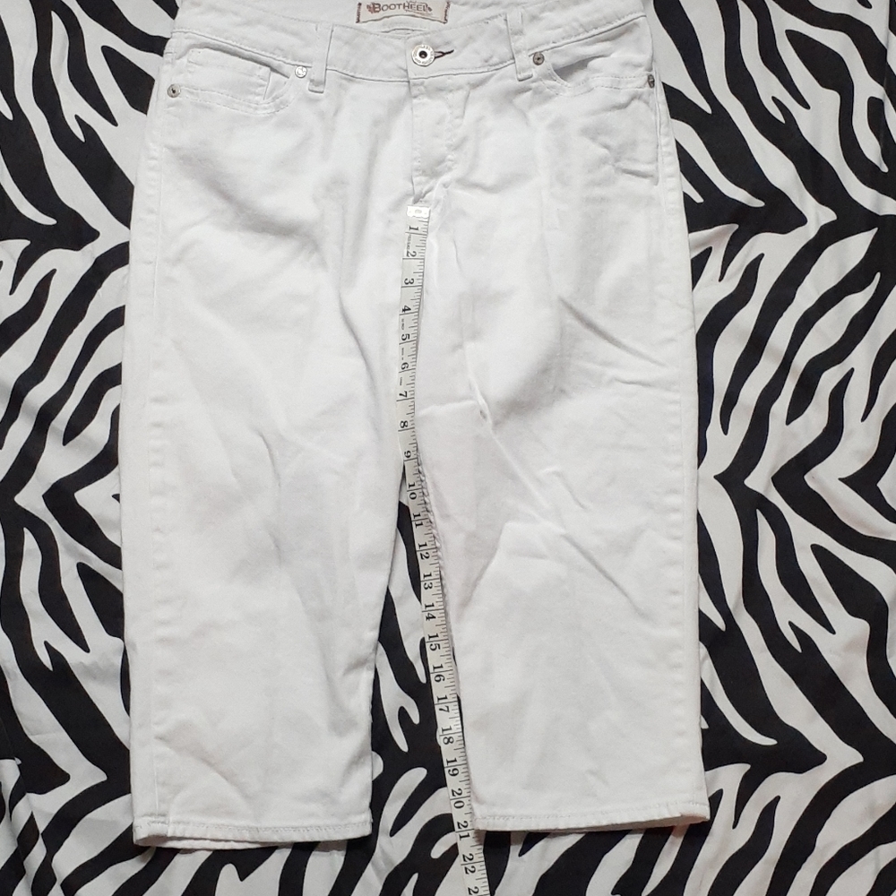 Boothell White Capris - Picture 4 of 8
